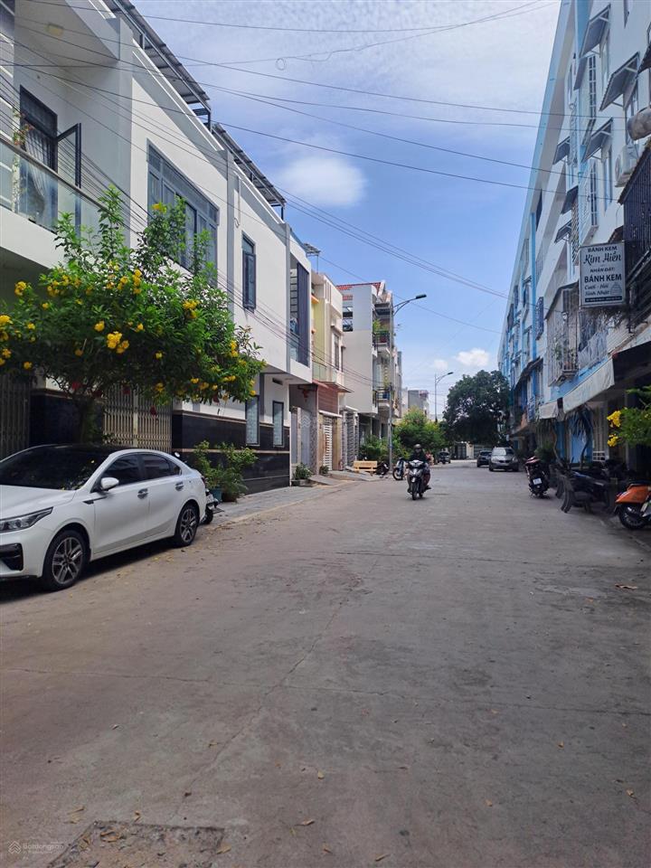 Bán lô góc cc mương cát, 2 mặt tiền, đang kinh doanh. 100m2, 2 phòng ngủ, 2 wc, giá rẻ.