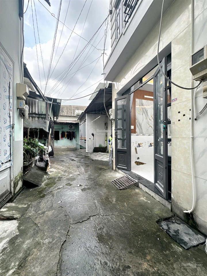 Nhà ht13 hẻm rộng 1/ giá 1.550tr, dt 3x9.2m, có 1 lầu, 2 phòng ngủ 2 toilet