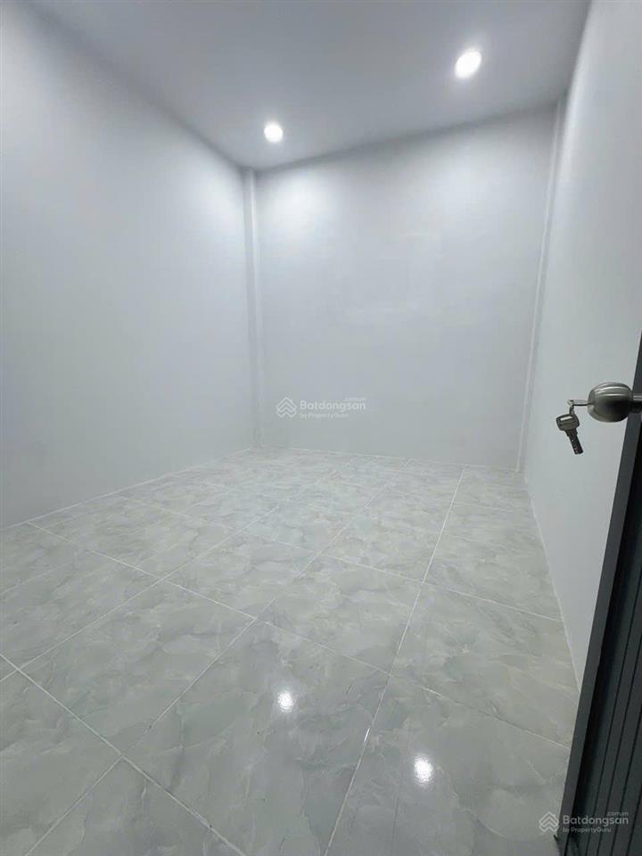 Nhà ht13 hẻm rộng 1/ giá 1.550tr, dt 3x9.2m, có 1 lầu, 2 phòng ngủ 2 toilet