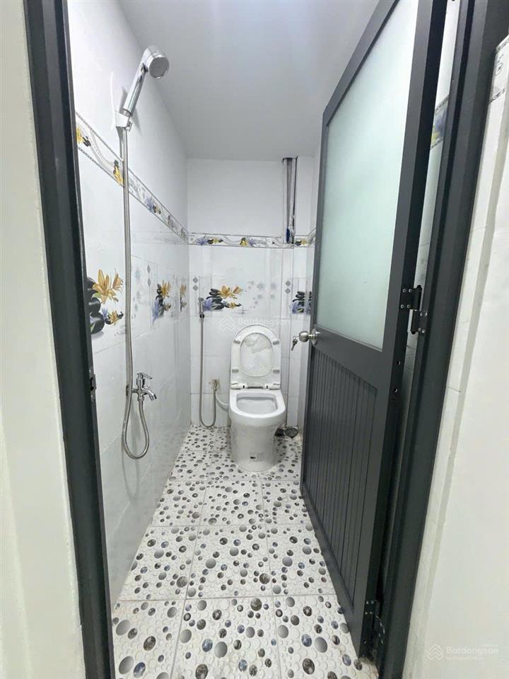 Nhà ht13 hẻm rộng 1/ giá 1.550tr, dt 3x9.2m, có 1 lầu, 2 phòng ngủ 2 toilet