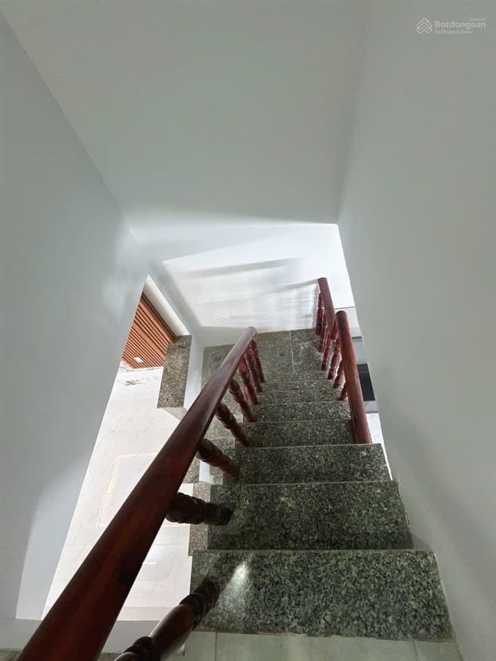 Nhà ht13 hẻm rộng 1/ giá 1.550tr, dt 3x9.2m, có 1 lầu, 2 phòng ngủ 2 toilet