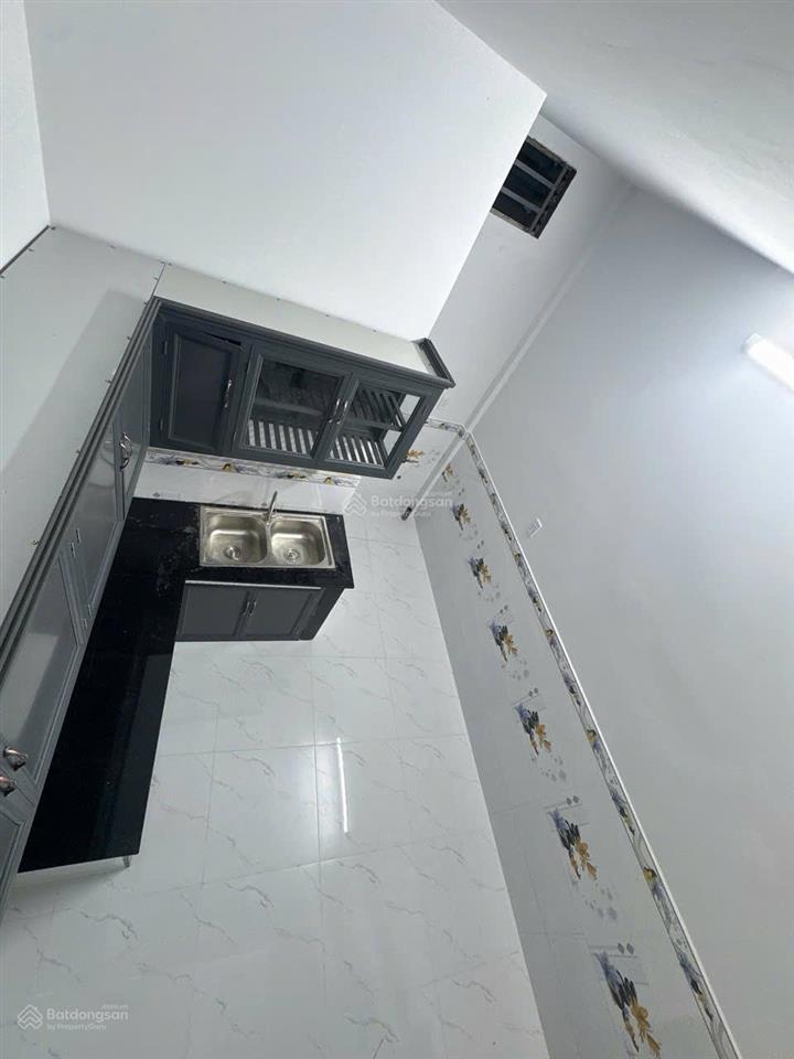 Nhà ht13 hẻm rộng 1/ giá 1.550tr, dt 3x9.2m, có 1 lầu, 2 phòng ngủ 2 toilet