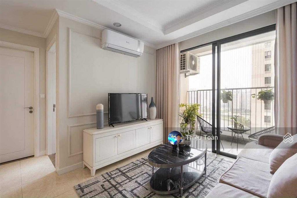 Cho thuê gấp căn hộ chung cư sun grand city  69b thụy khuê, 168m2, 3pn, đủ đồ, tầng cao, view hồ