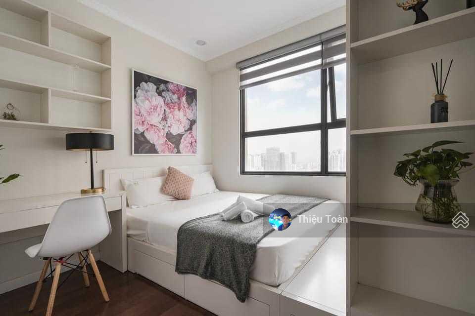 Cho thuê gấp căn hộ chung cư sun grand city  69b thụy khuê, 168m2, 3pn, đủ đồ, tầng cao, view hồ