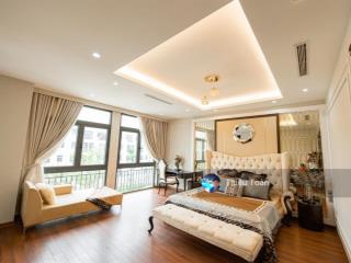 Cần bán gấp căn hộ vincom center bà triệu, 135m2, 2 phòng ngủ, đủ đồ, tầng cao, căn góc đẹp