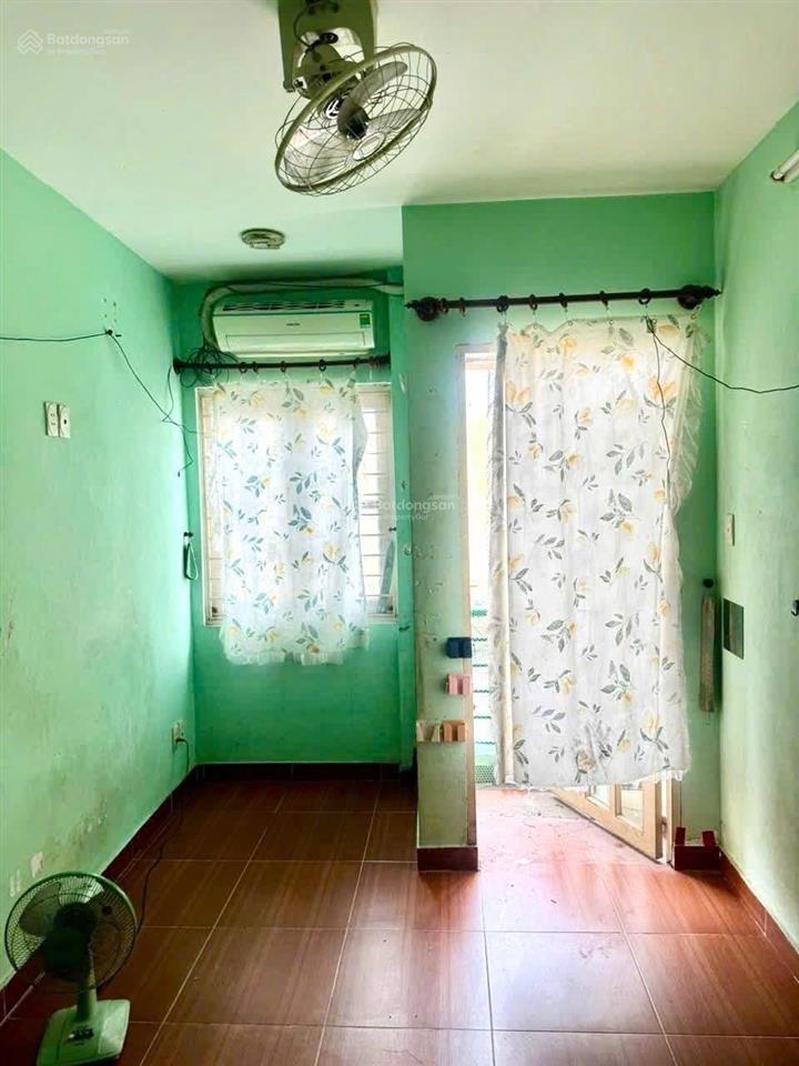 Nhà hẻm gần đường đông hồ p4 q8