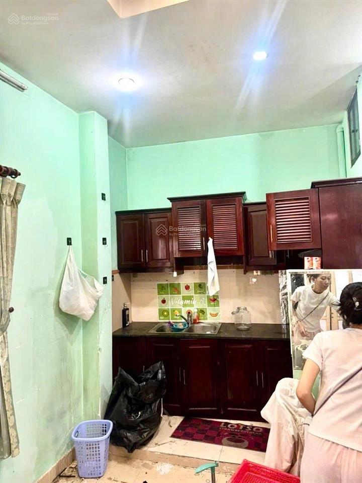 Nhà hẻm gần đường đông hồ p4 q8