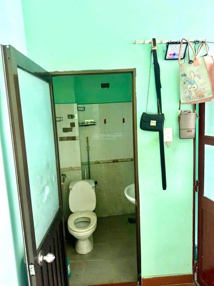 Nhà hẻm gần đường đông hồ p4 q8