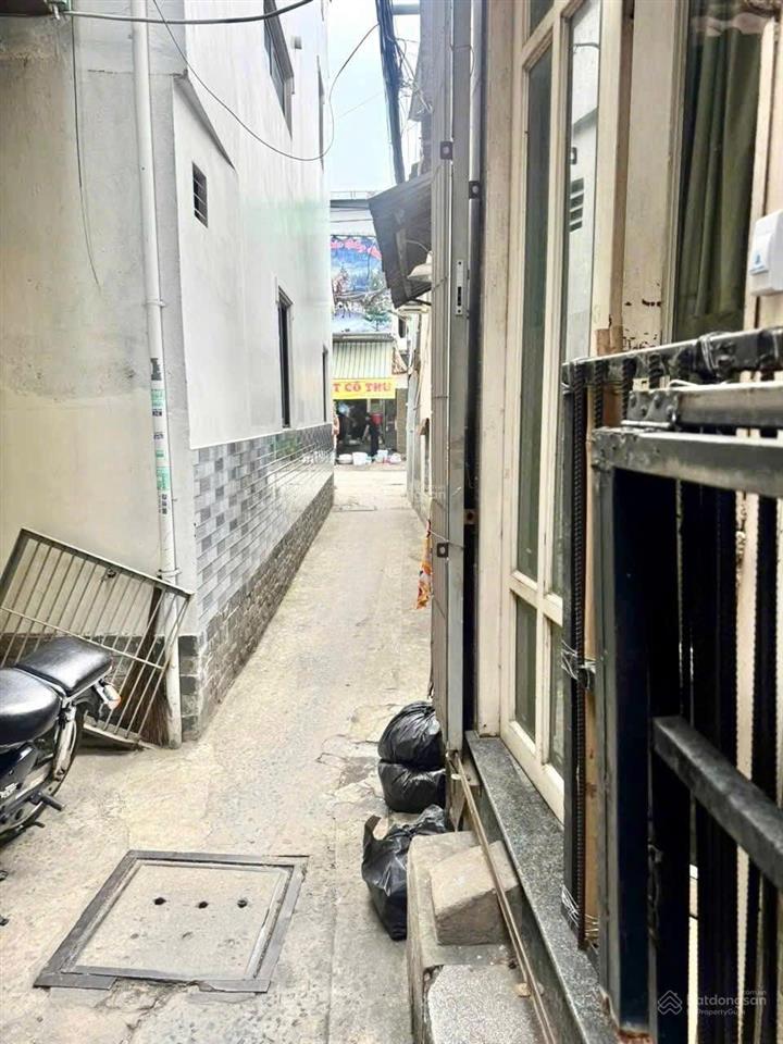 Nhà hẻm gần đường đông hồ p4 q8