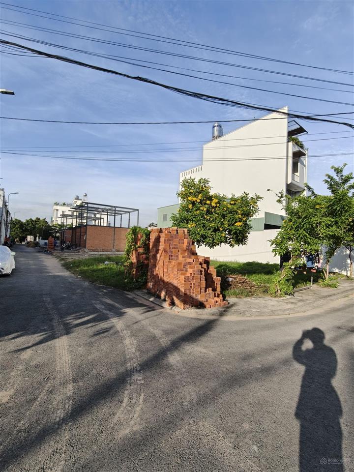 Lô đất góc 2 mặt tiền n5, đông thạnh, hóc môn. dt 8.2mx20m. khu víp cao cấp. giá  5.850 tỷ