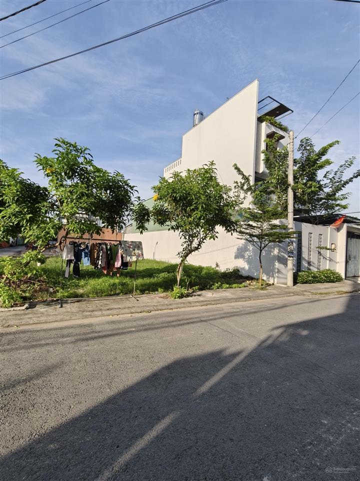 Lô đất góc 2 mặt tiền n5, đông thạnh, hóc môn. dt 8.2mx20m. khu víp cao cấp. giá  5.850 tỷ