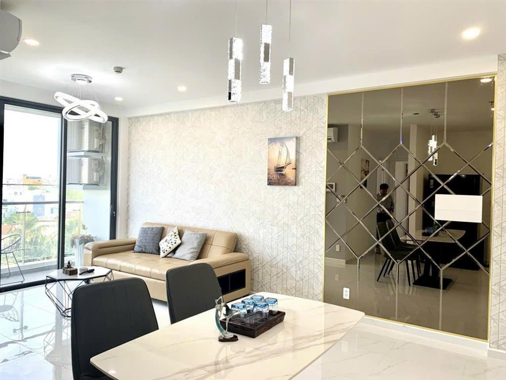Chính chủ bán d'lusso căn góc 2pn giá 5,8 tỷ, tầng cao, bao thuế phí, đã có sổ.  0704 589 ***