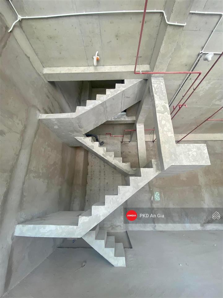 Bán shophouse tại westgate, tân túc 7.2 tỷ, đã hoàn thiện ngay sảnh đón đối diện công viên