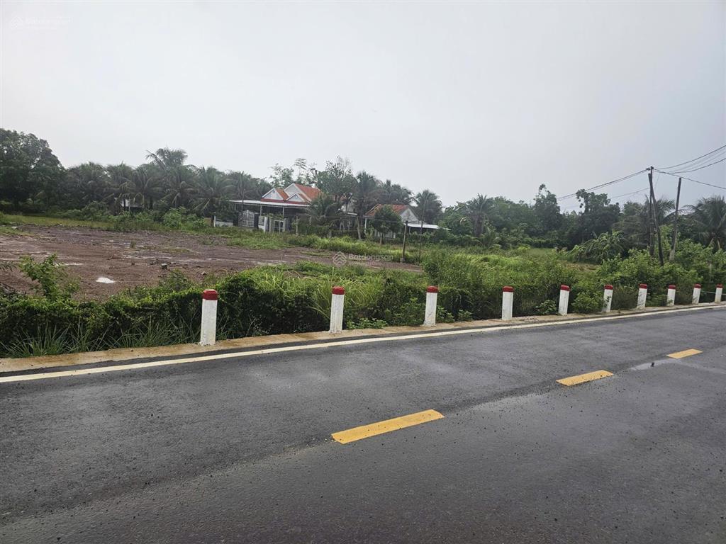Cần bán gấp lô đất đường nhựa đẹp có 968,8 m đất ở