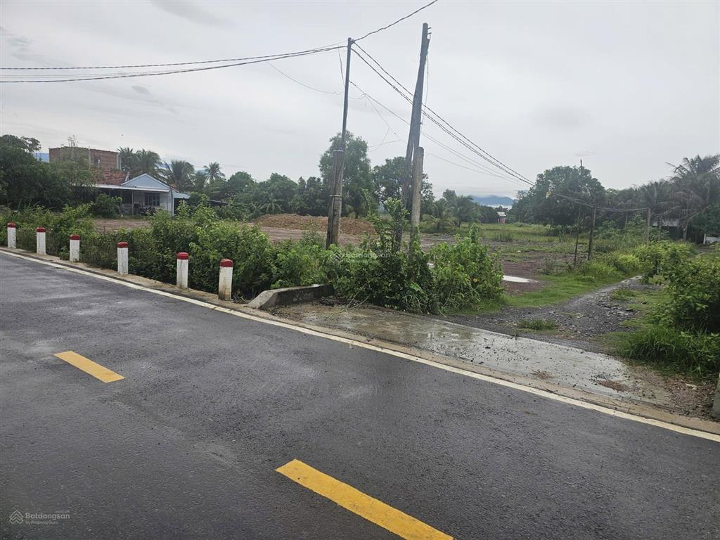 Cần bán gấp lô đất đường nhựa đẹp có 968,8 m đất ở