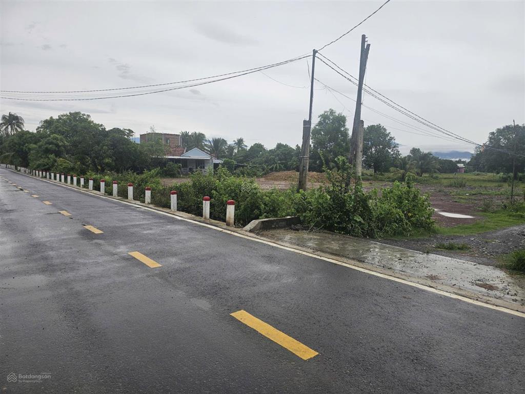 Cần bán gấp lô đất đường nhựa đẹp có 968,8 m đất ở