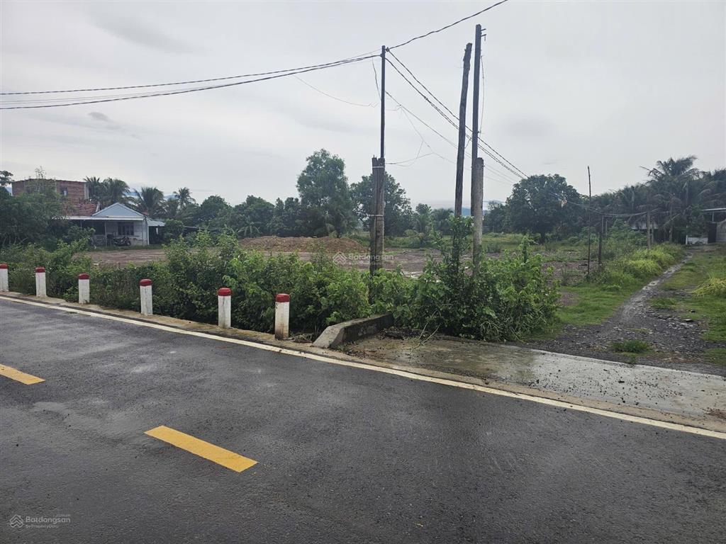 Cần bán gấp lô đất đường nhựa đẹp có 968,8 m đất ở