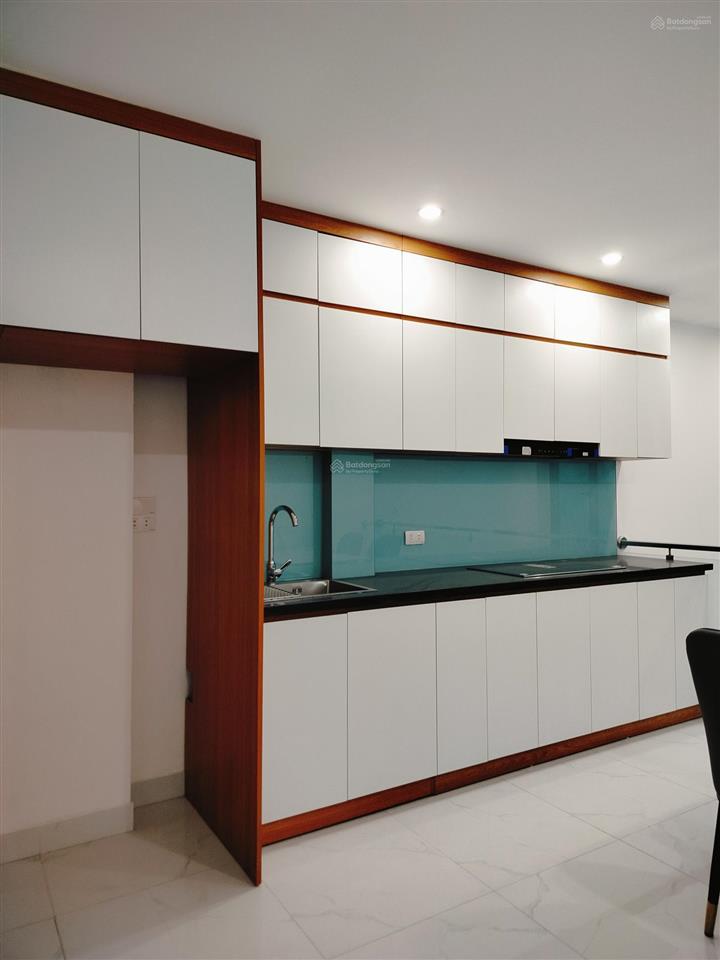 Bán nhà ngõ kẻ tạnh  giang biên 6 tầng, cạnh đường ô tô tránh, vỉa hè