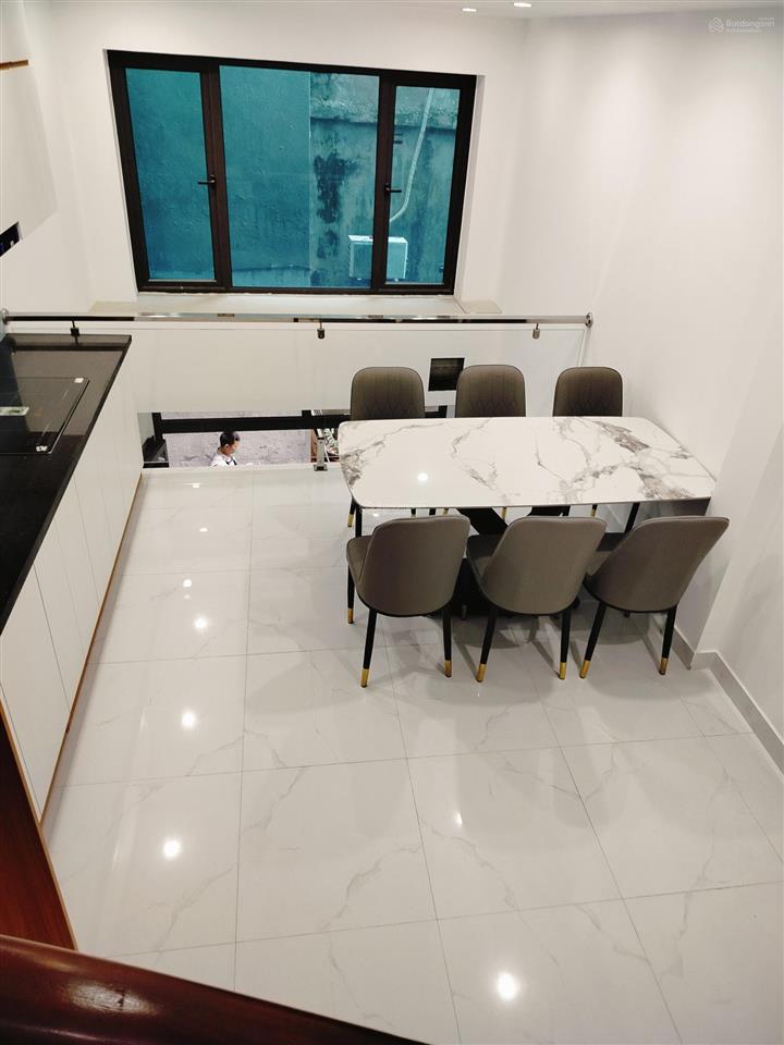 Bán nhà ngõ kẻ tạnh  giang biên 6 tầng, cạnh đường ô tô tránh, vỉa hè