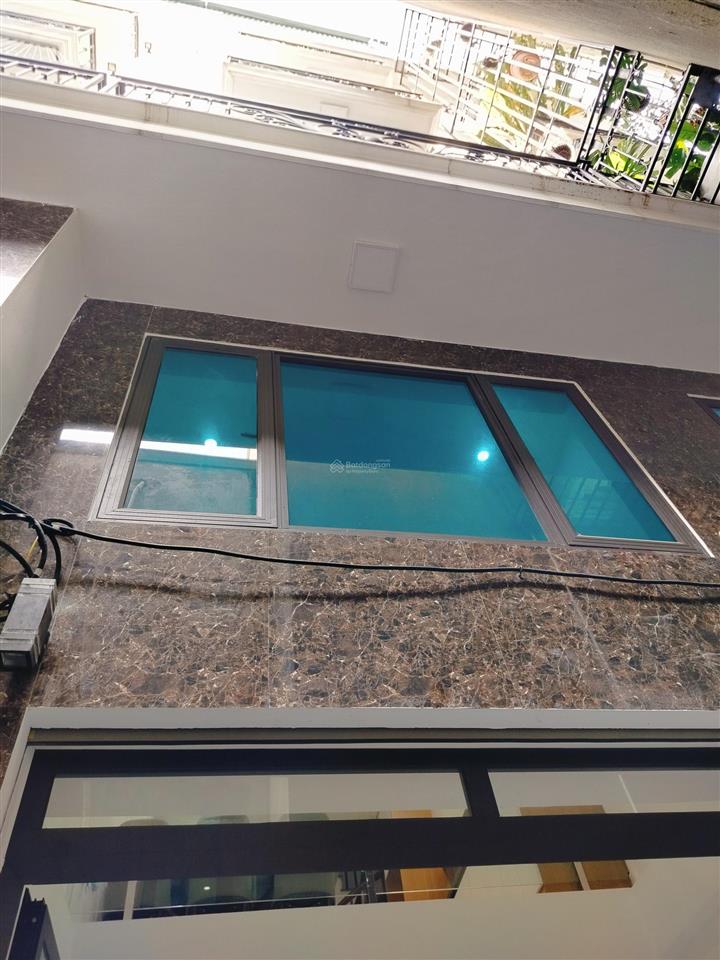 Bán nhà ngõ kẻ tạnh  giang biên 6 tầng, cạnh đường ô tô tránh, vỉa hè