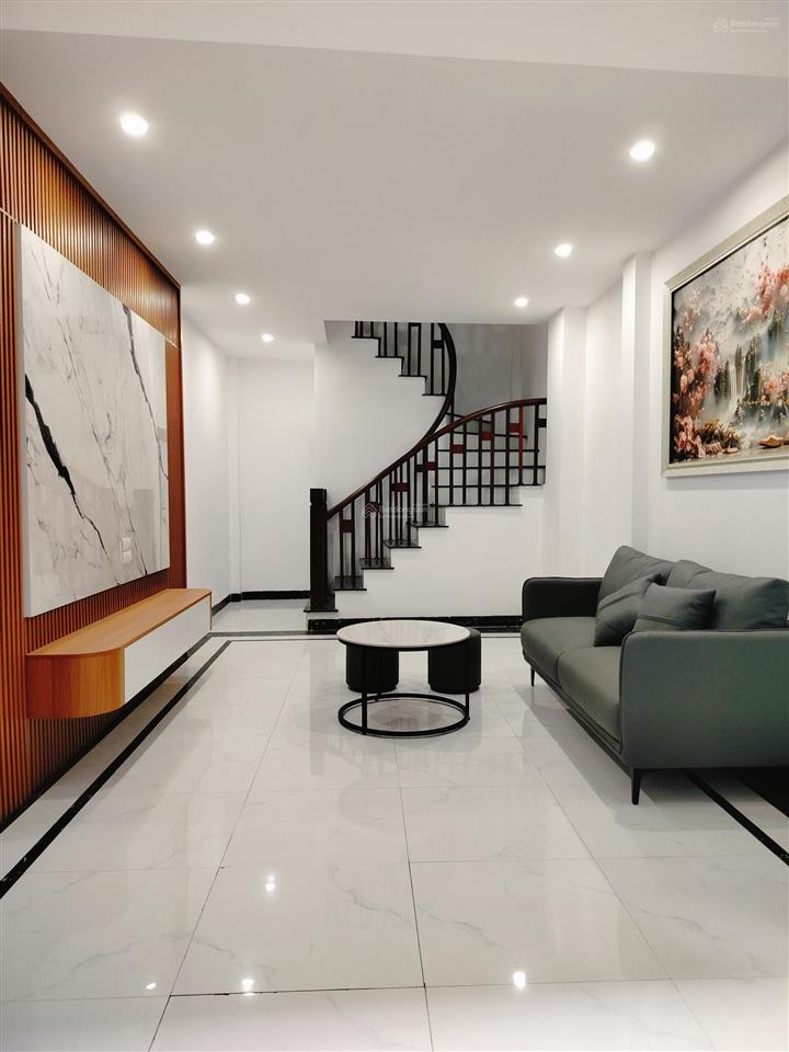 Bán nhà ngõ kẻ tạnh  giang biên 6 tầng, cạnh đường ô tô tránh, vỉa hè