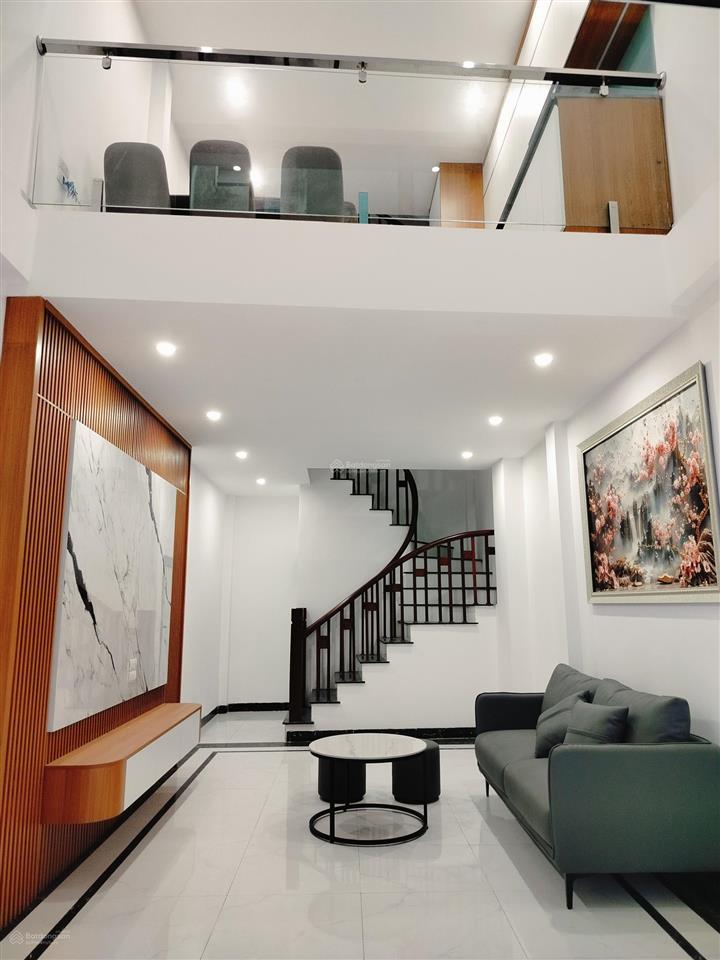 Bán nhà ngõ kẻ tạnh  giang biên 6 tầng, cạnh đường ô tô tránh, vỉa hè