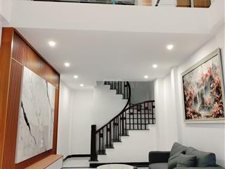 Bán nhà ngõ kẻ tạnh  giang biên 6 tầng, cạnh đường ô tô tránh, vỉa hè