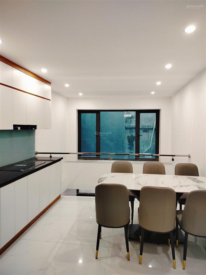 Bán nhà ngõ kẻ tạnh  giang biên 6 tầng, cạnh đường ô tô tránh, vỉa hè