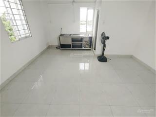Phòng máy lạnh góc 2 cửa sổ thoáng. đường nguyễn văn linh