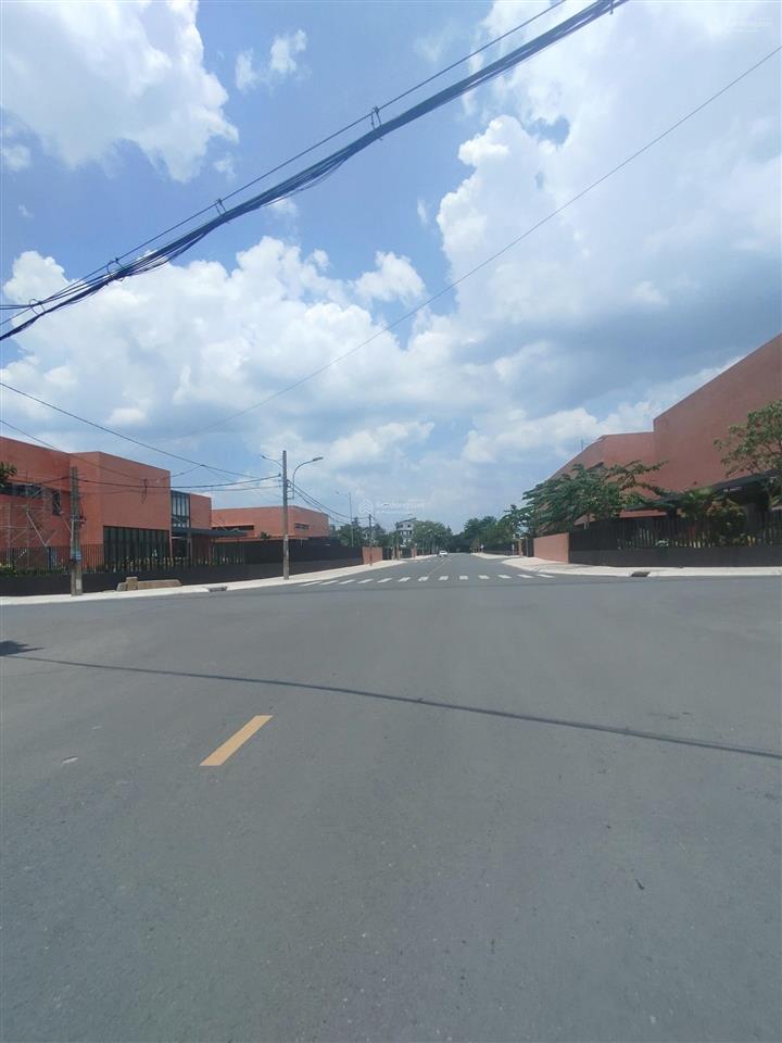 Bán lô đất 4,5x18m (81m2) cạnh trường quốc tế nam mỹ kdc phong phú 5. gần bến xe quận 8.