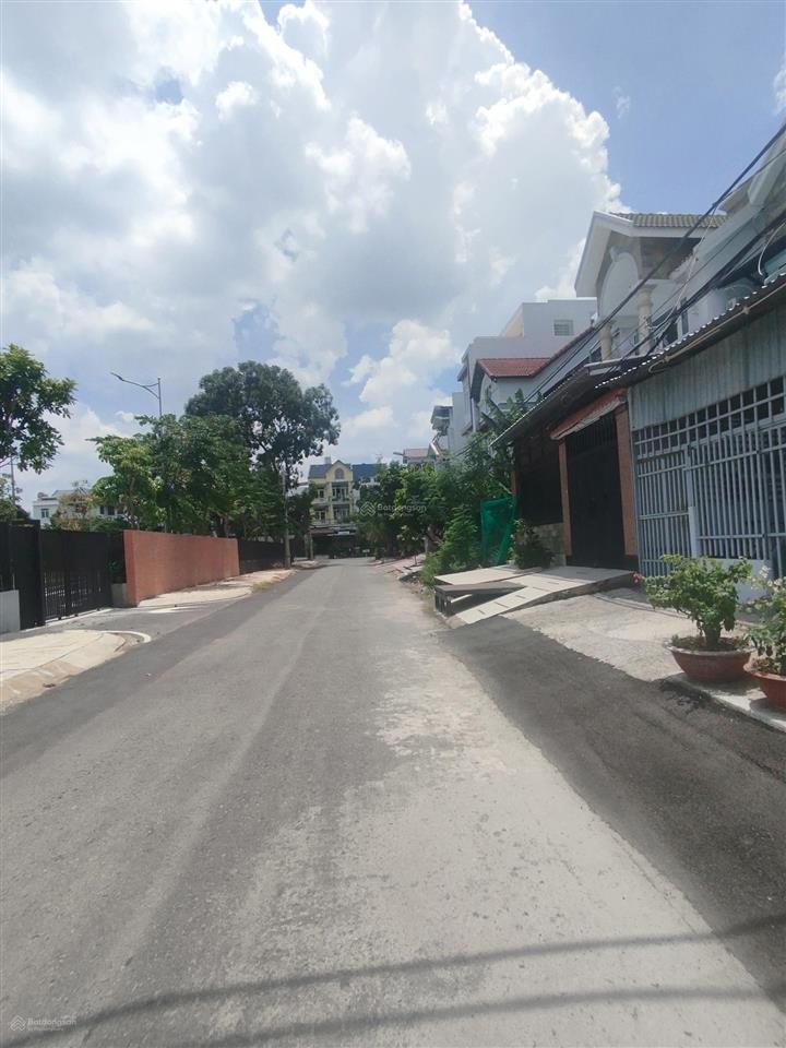 Bán lô đất 4,5x18m (81m2) cạnh trường quốc tế nam mỹ kdc phong phú 5. gần bến xe quận 8.