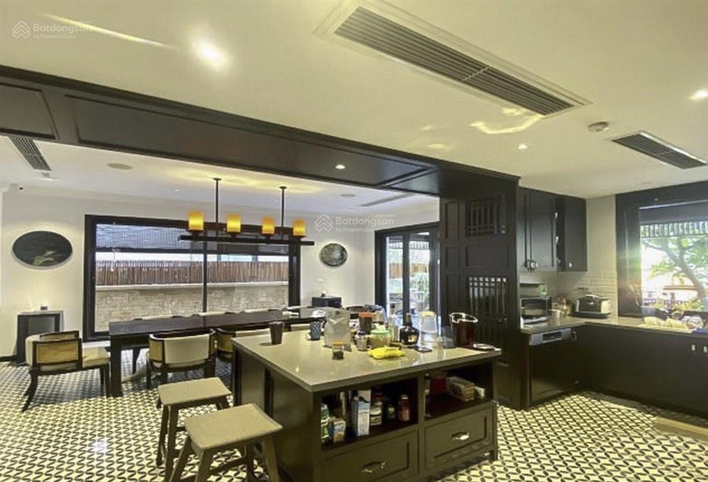 Cho thuê đơn lập 300m2 sông nội khu, view vườn hoa vinhomes riverside, 4pn, chuẩn khách sạn 5 sao