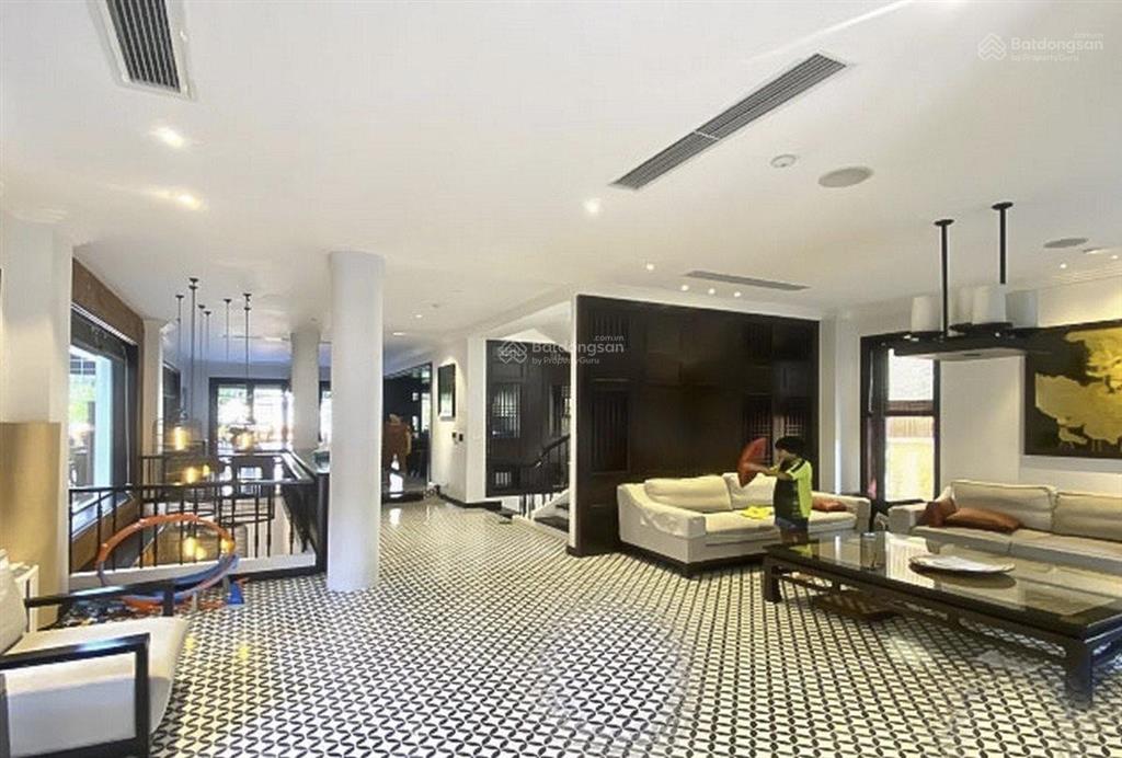 Cho thuê đơn lập 300m2 sông nội khu, view vườn hoa vinhomes riverside, 4pn, chuẩn khách sạn 5 sao