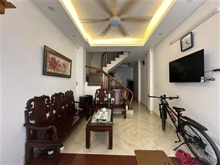 Chính chủ cần bán nhà ngõ phố núi trúc  quận ba đình  ngõ nông  cách 20m ra đường ô tô tránh