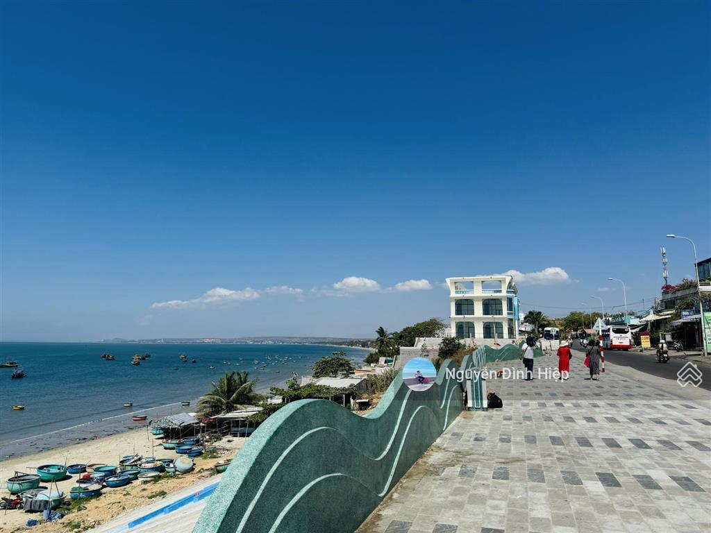 Bán 205m2 thổ cư view biển huỳnh thúc kháng, mũi né đối diện công viên biển