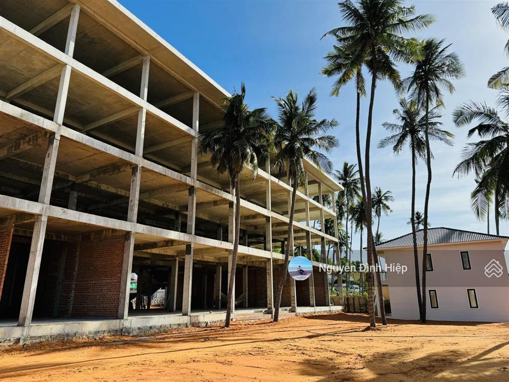 Kẹt tiền tôi cần bán hotel nghỉ dưỡng 3642m2 mặt tiền biển huỳnh thúc kháng, hàm tiến