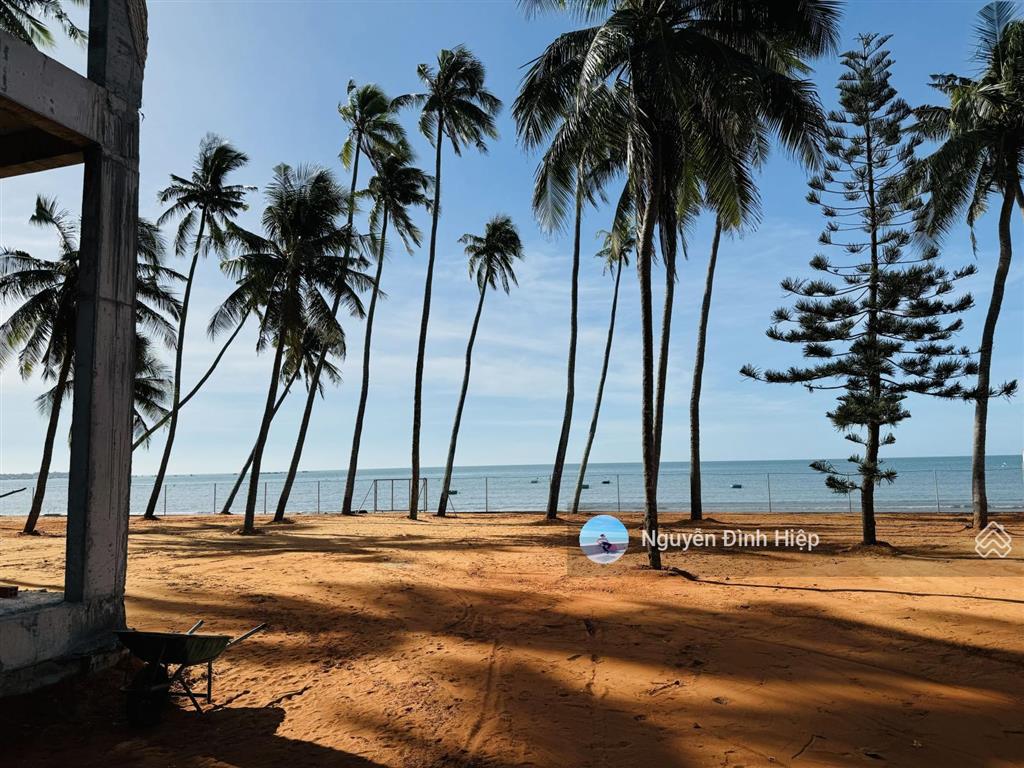 Kẹt tiền tôi cần bán hotel nghỉ dưỡng 3642m2 mặt tiền biển huỳnh thúc kháng, hàm tiến