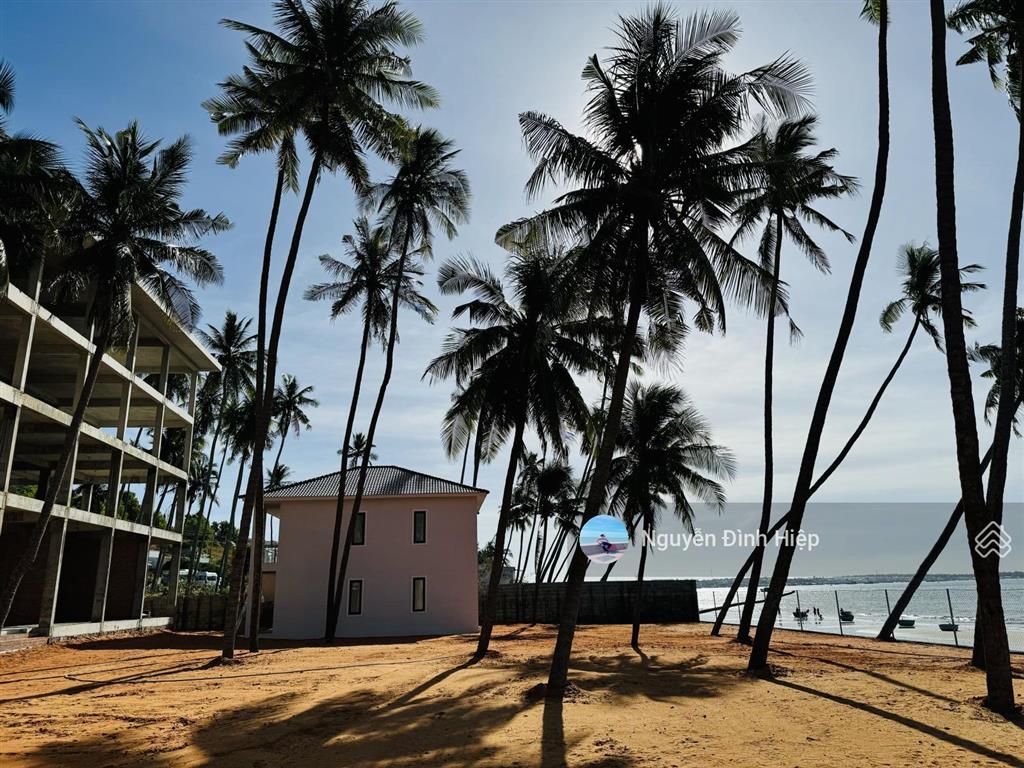 Kẹt tiền tôi cần bán hotel nghỉ dưỡng 3642m2 mặt tiền biển huỳnh thúc kháng, hàm tiến