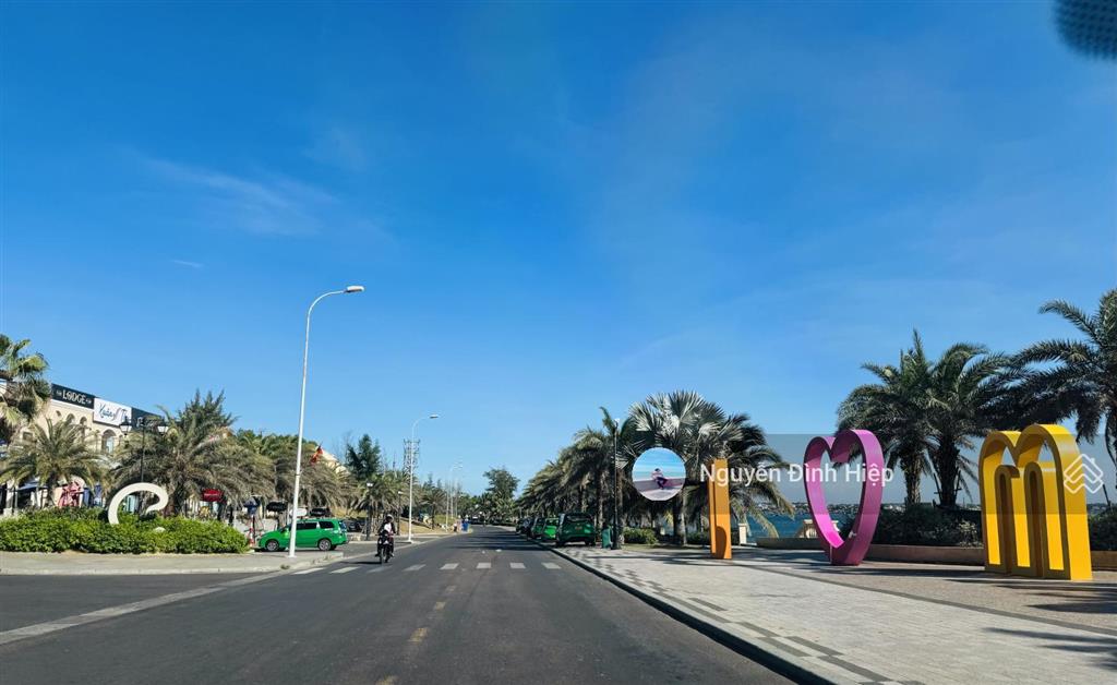 Kẹt tiền tôi cần bán gấp lô đất 1280m2 mặt tiền nguyễn cơ thạch, mũi né giá chỉ 5.5tr/m2