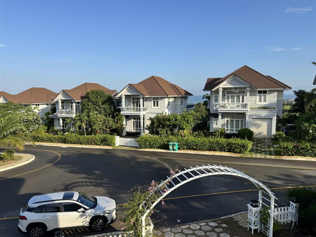 Bán biệt thự sea links mũi né pe căn góc view biển đẹp kế hotel sân golf