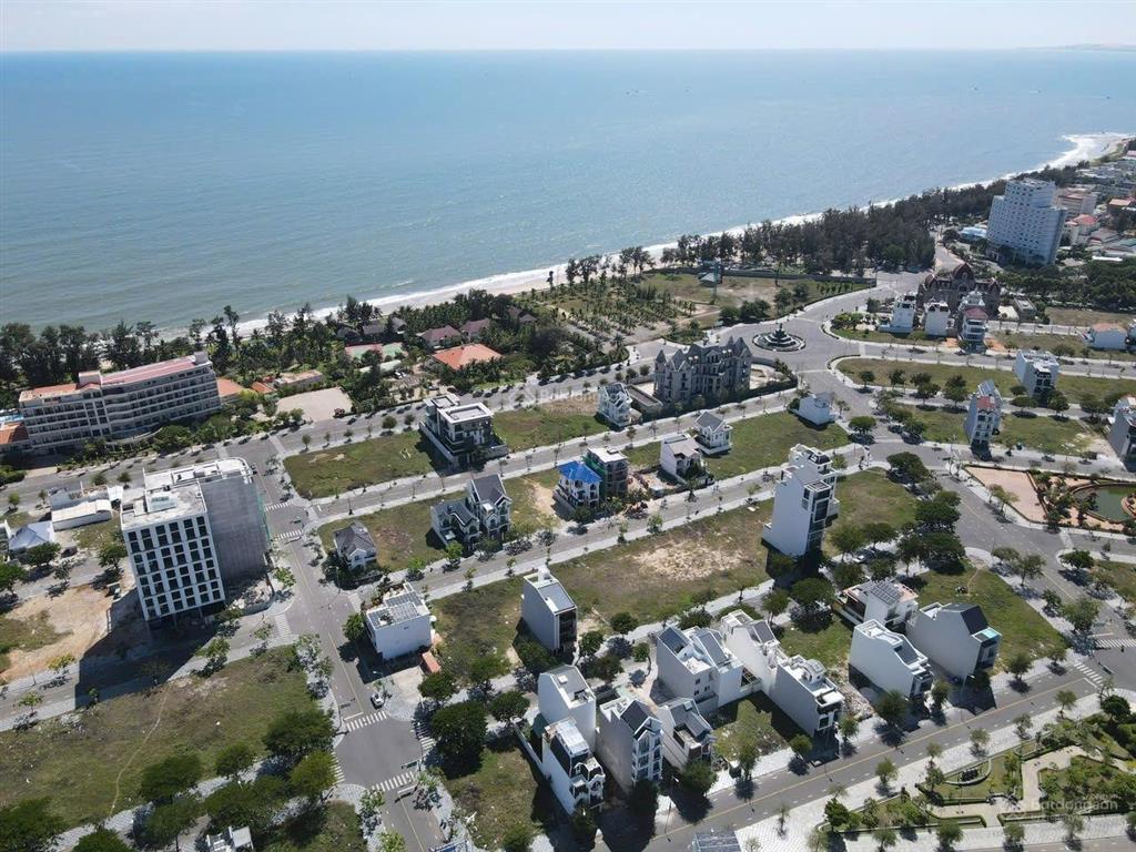 Bán 270m2 lô góc n4 hướng biển mặt tiền phan trung đối diện công viên ocean dune