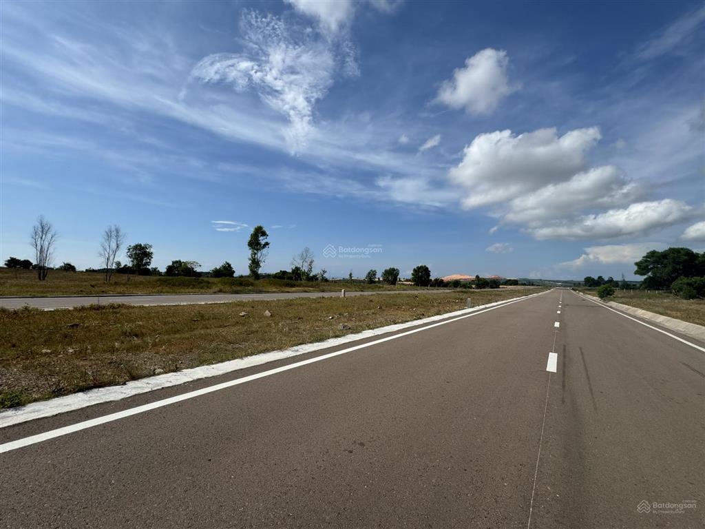 Bán 8450m2 mặt tiền đường dẫn hàm kiệm tiến thành đối diện novaworld giá rẻ nhất