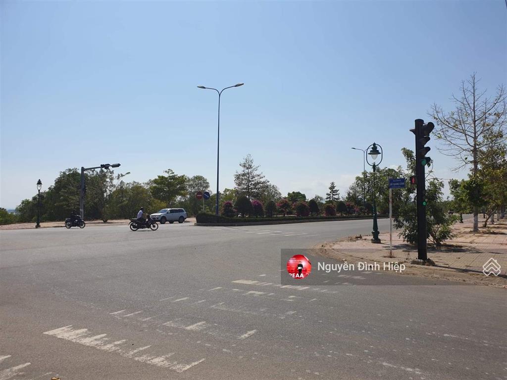 Bán 2000m2 thổ cư lô góc đường trần bình trọng, thiện nghiệp vị trí đẹp ngay ngã tư 715