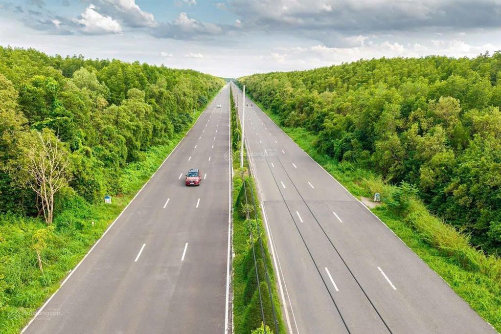 Cần bán nhà chính chủ , đường rộng ô tô ngày khu dân trí cao.