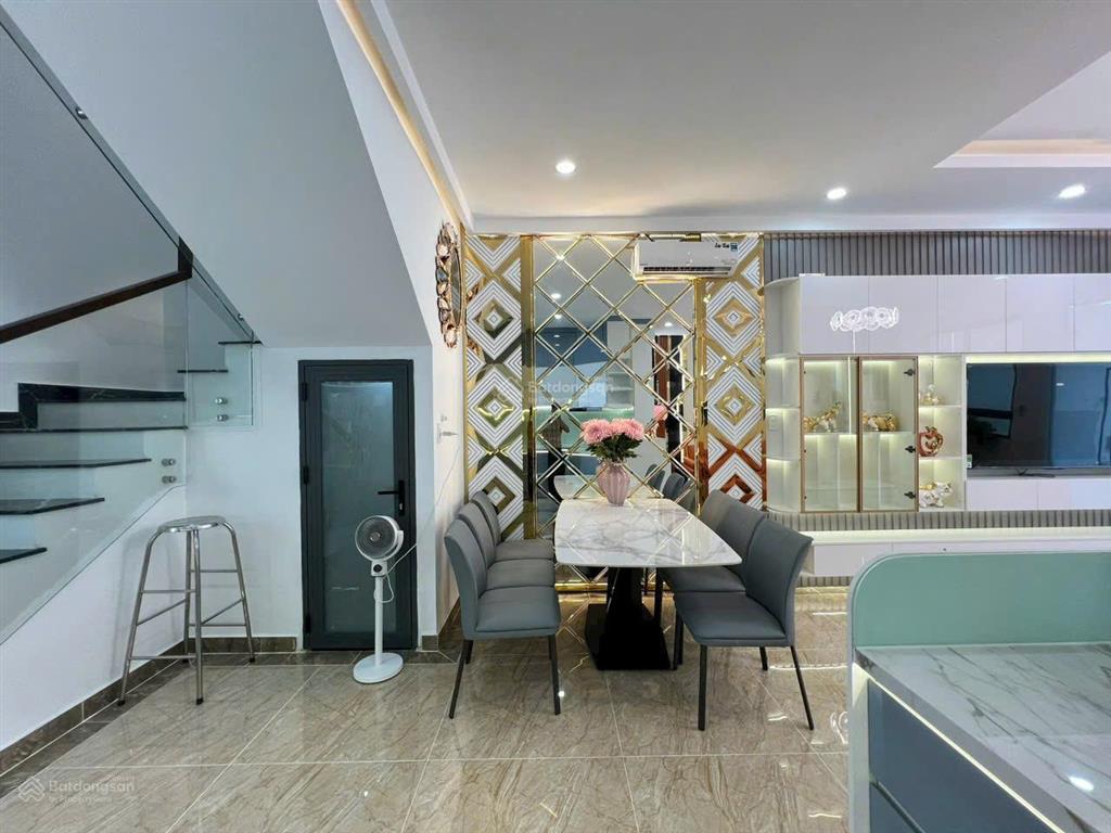 Cho thuê nhà đẹp . đường xe hơi kdc hoàng quốc việt, phú thuận, quận 7