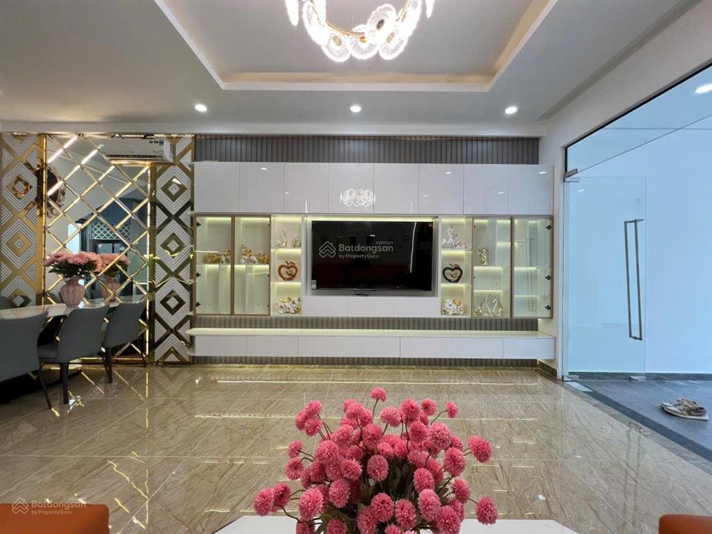Cho thuê nhà đẹp . đường xe hơi kdc hoàng quốc việt, phú thuận, quận 7