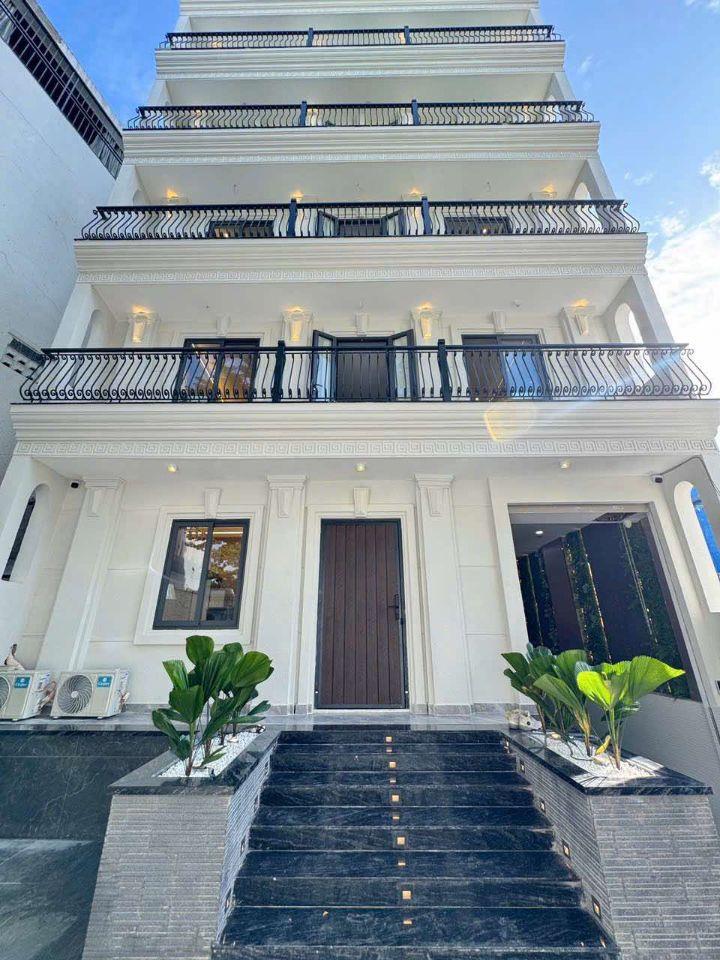 CHDV 6 TẦNG 40 PHÒNG + THANG MÁY & CÓ HẦM - ĐANG CHO THUÊ KHOÁN 2 TỶ/NĂM