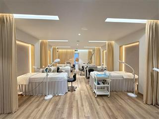 TÒA NHÀ 184m2 (5.6x35) MT UNG VĂN KHIÊM - HẦM 8 TẦNG - DÒNG TIỀN SẴN 150 TRIỆU/THÁNG