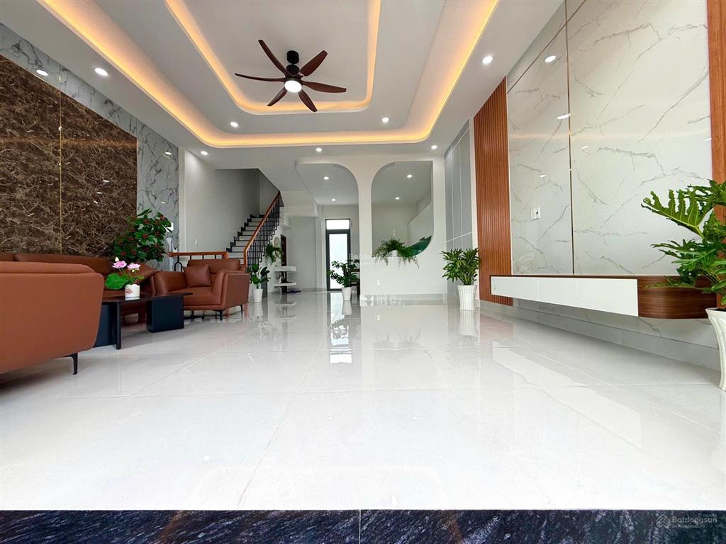 Đất nền và nhà phố vừa hoàn thiện 3 phòng ngủ, shr diện tích 240m2, nội thất đầy đủ, có thể ở ngay