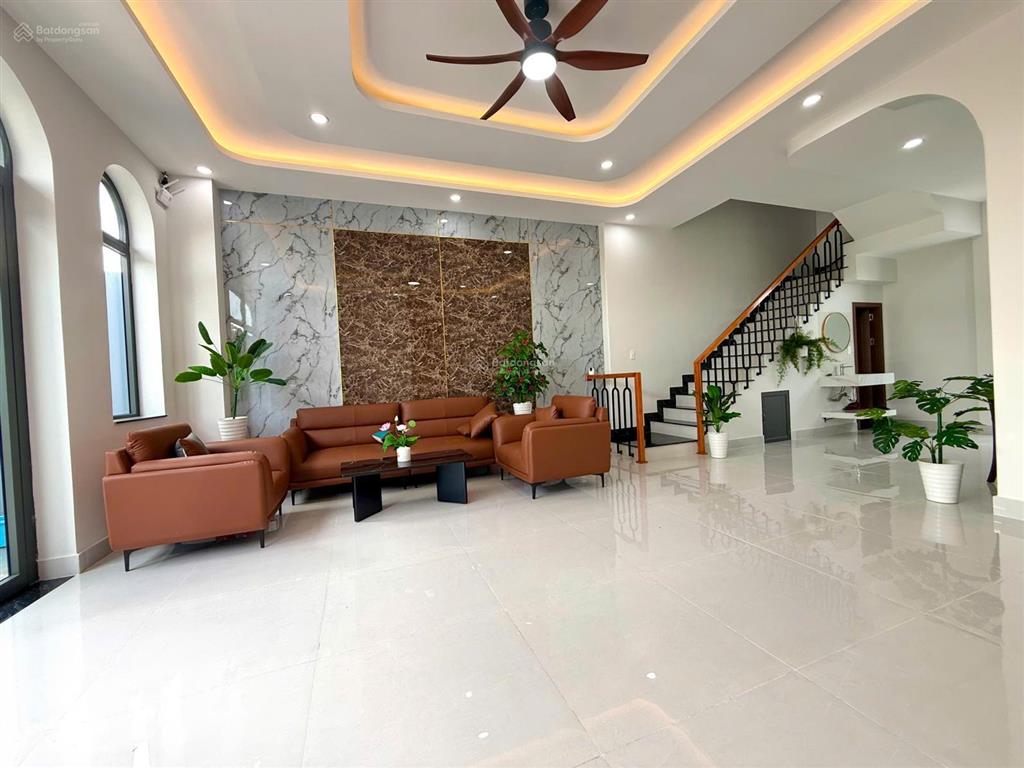 Đất nền và nhà phố vừa hoàn thiện 3 phòng ngủ, shr diện tích 240m2, nội thất đầy đủ, có thể ở ngay